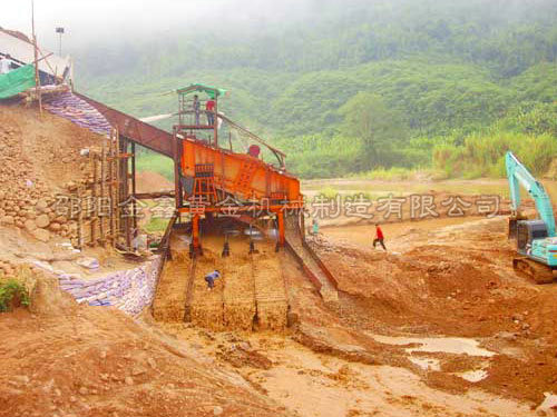 振動(dòng)篩溜槽洗選機(jī)組